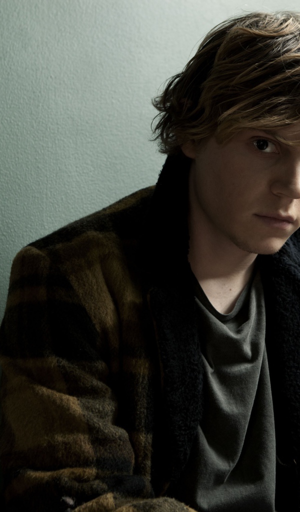 Молодой американский актер Эван Питерс