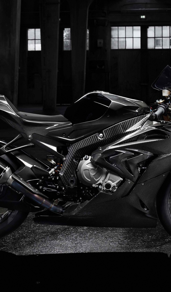Черный мотоцикл BMW HP4 Race, 2018 