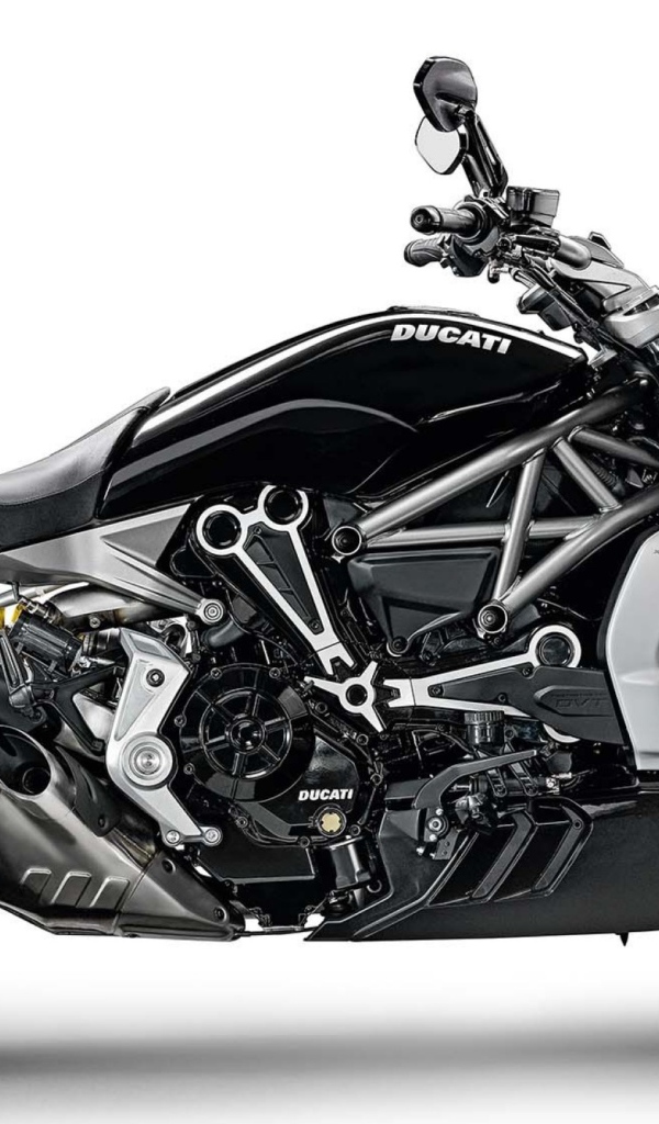 Черный мотоцикл Ducati XDiavel S на белом фоне