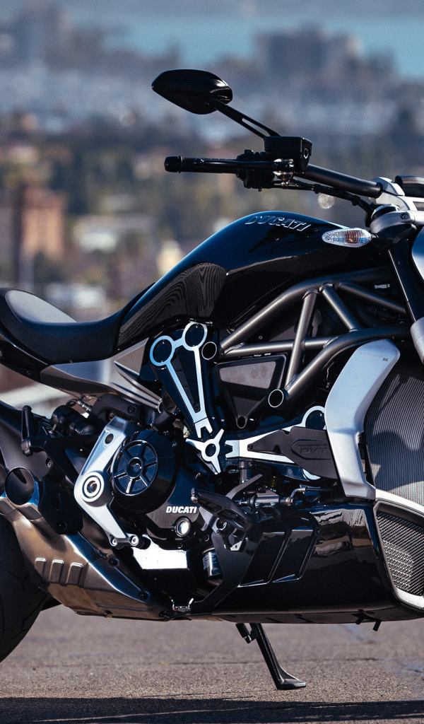 Мотоцикл Ducati  XDiavel S вид сбоку