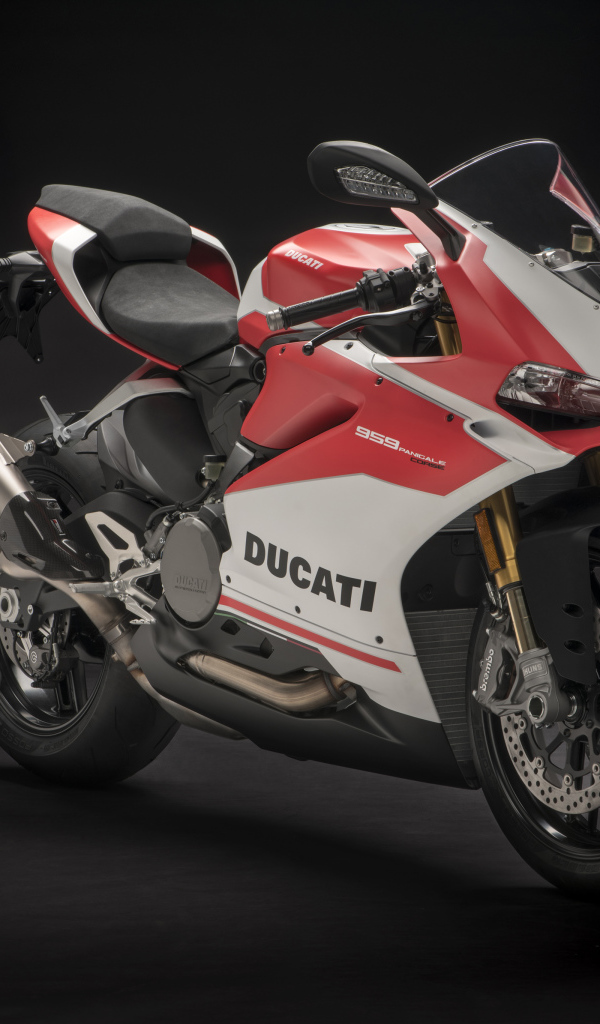 Красный мотоцикл  Ducati 959 Panigale Corse, 2018 на черном фоне