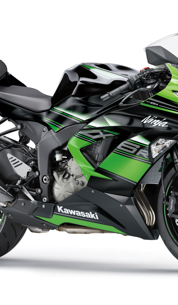 Мотоцикл Kawasaki Ninja ZX-6R на белом фоне