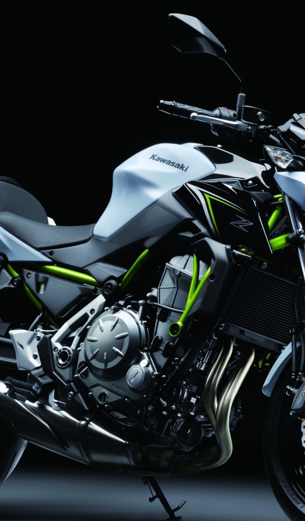 Мотоцикл Kawasaki Z650, 2017 на черном фоне