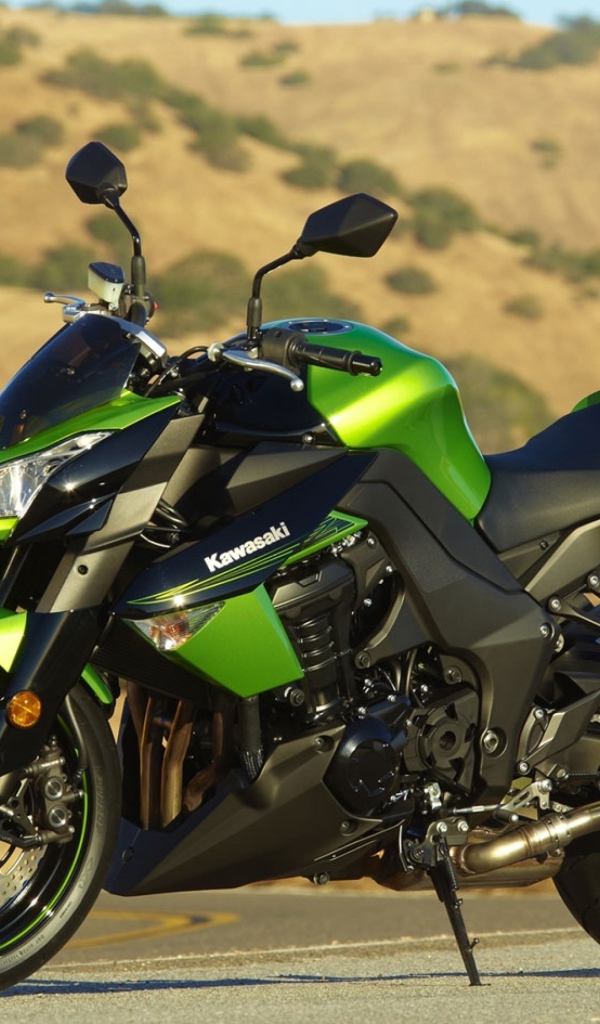 Стильный зеленый мотоцикл Kawasaki z1000 
