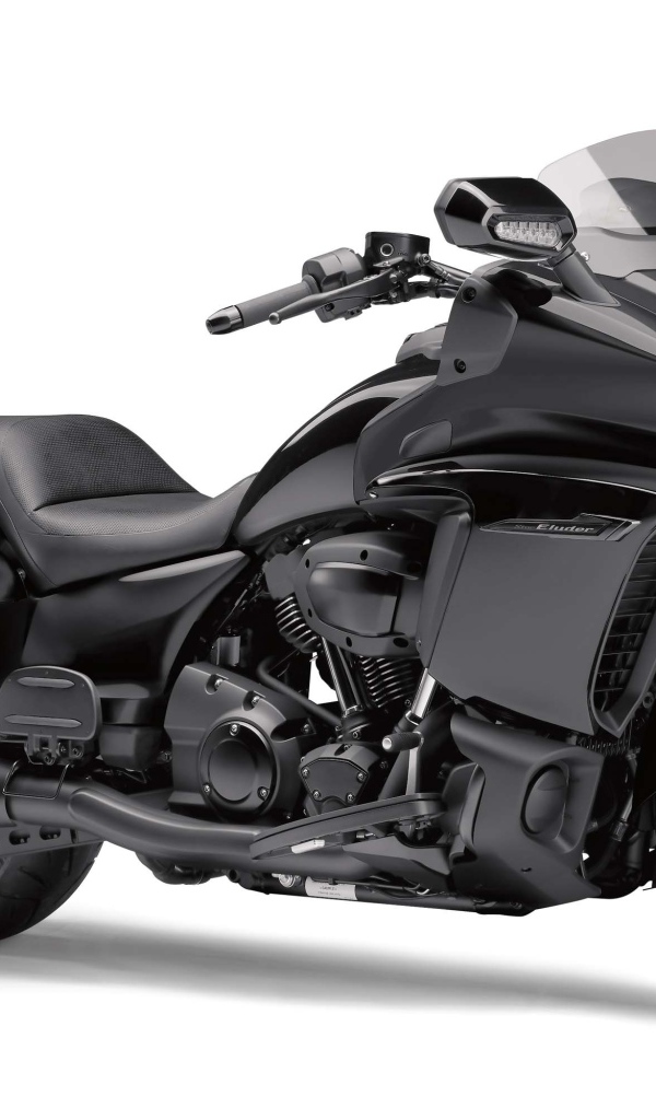 Черный мотоцикл Yamaha Star Eluder, 2018 на белом фоне