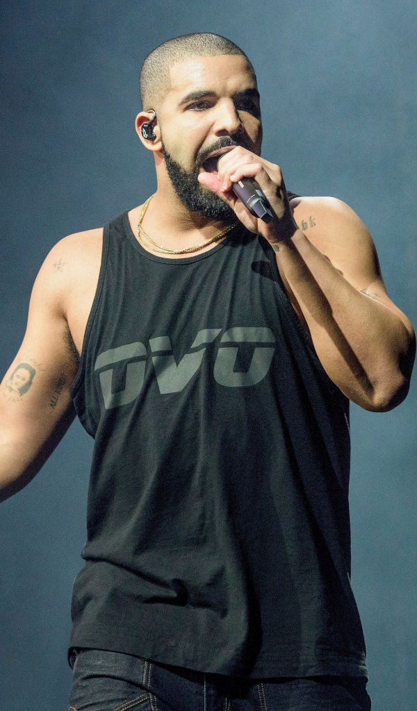 Канадский рэпер Дрейк на выступлении