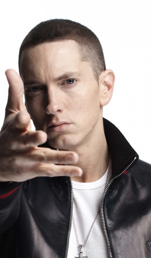 Популярный певец рэпер Эминем фото на белом фоне