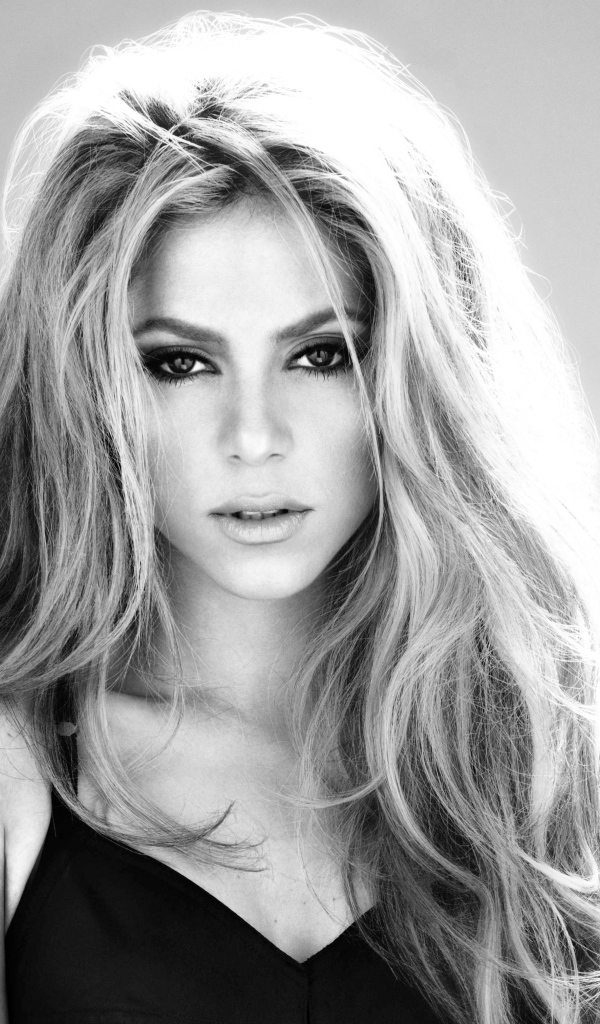 Певица Шакира черно - белое фото