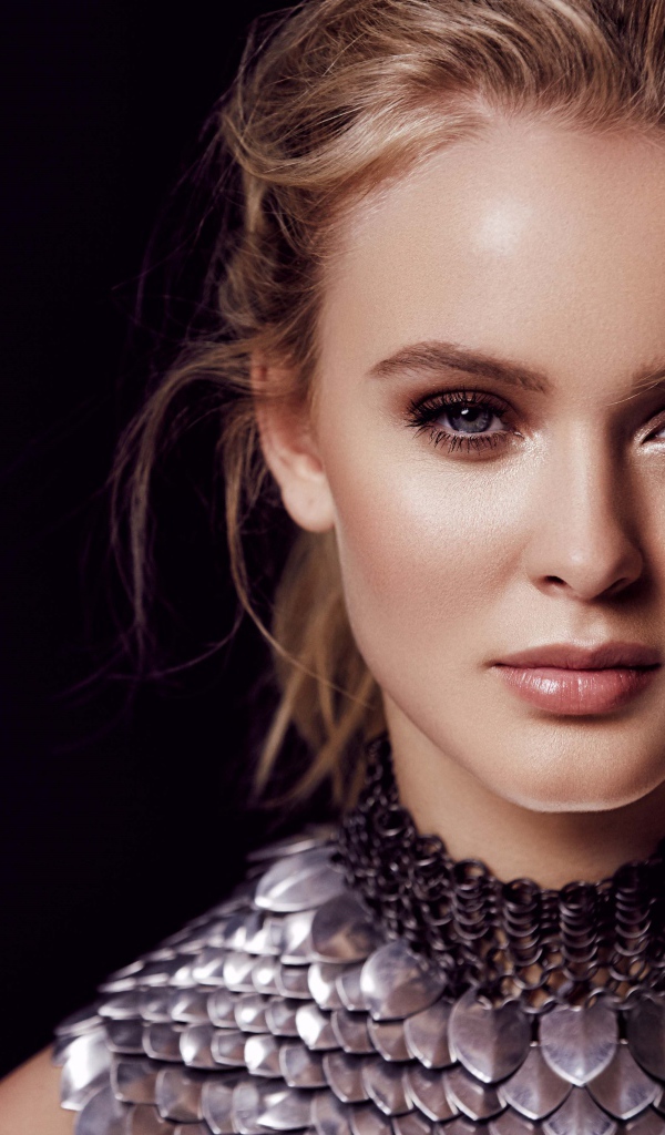 Молодая шведская певица Зара Ларссон