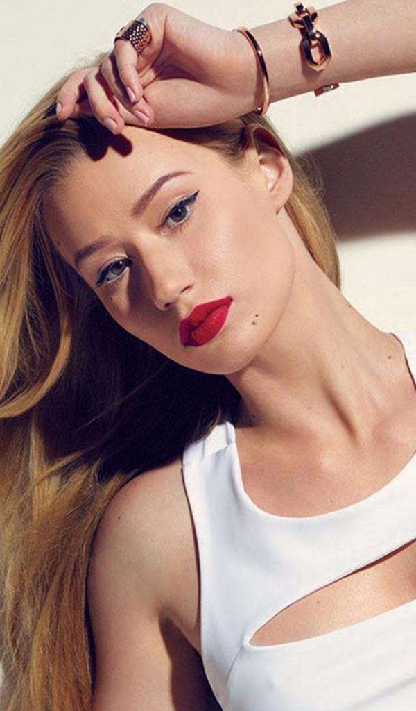 Молодая хип-хоп исполнительница Игги Азалия