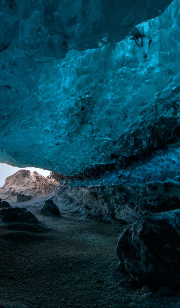 Удивительные ледяные пещеры 