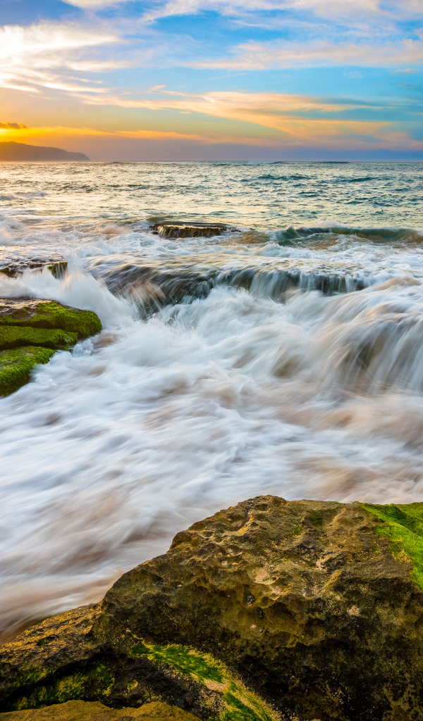 Восход солнца на горизонте над океаном 