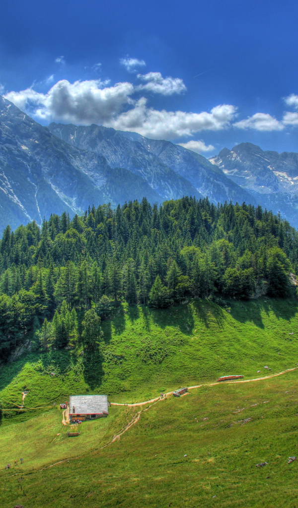 Белые облака над вершинами гор, Германия