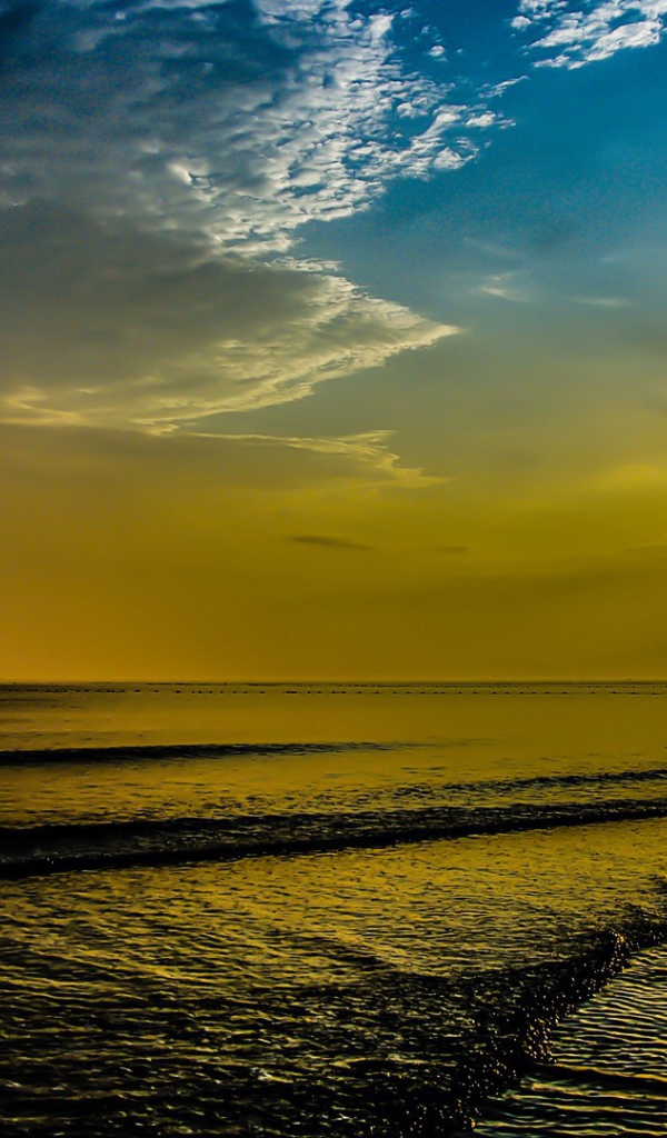 Красивый закат над пляжем  Санрайз