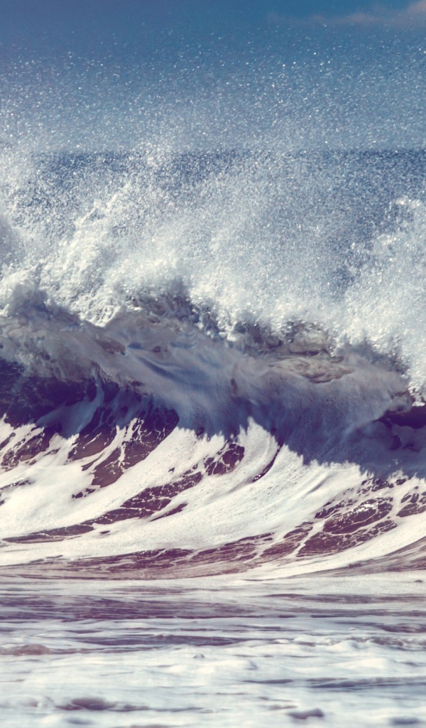 Бушующие волны океана 