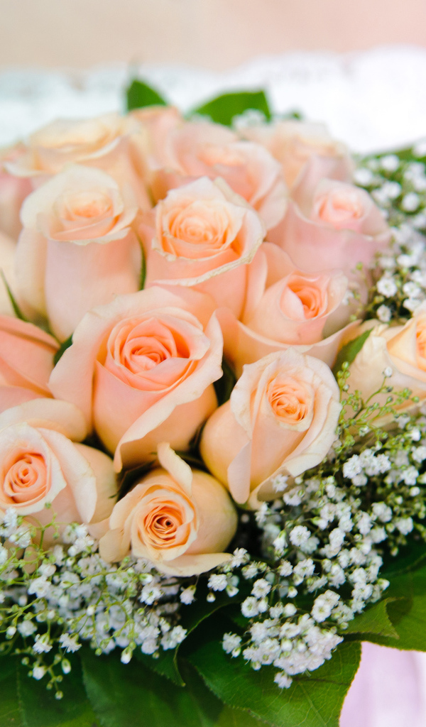 Нежный букет невесты с розами кремового цвета