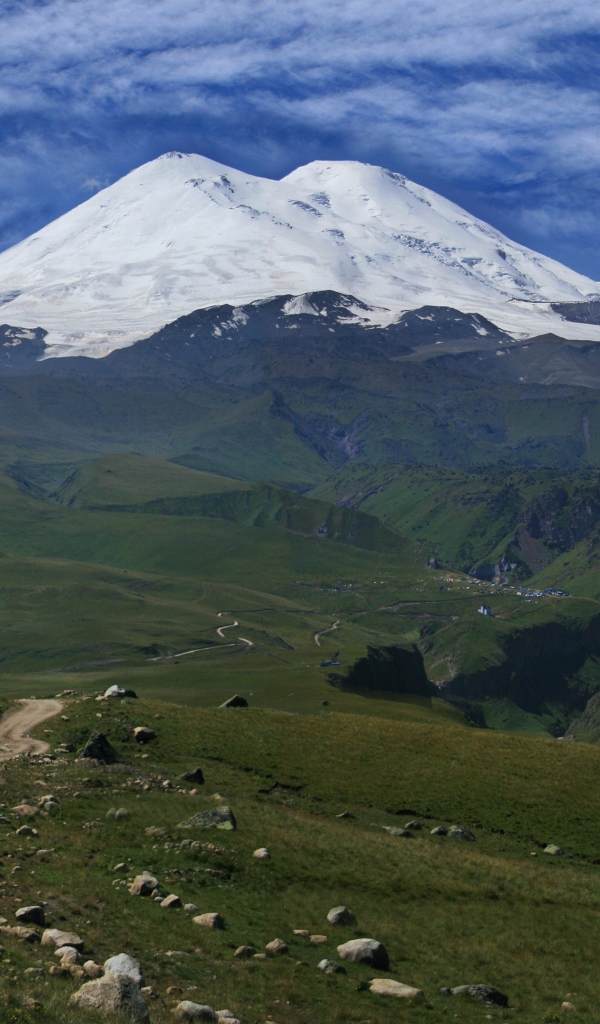 Заснеженная вершина горы Эльбрус, Кавказ