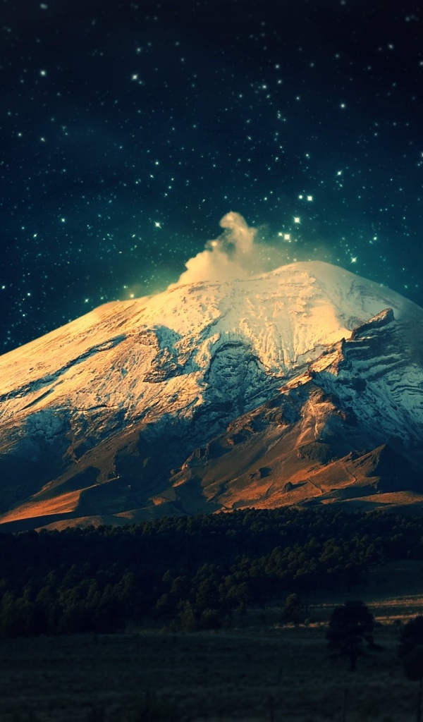 Заснеженный стратовулкан Фудзияма, Япония 