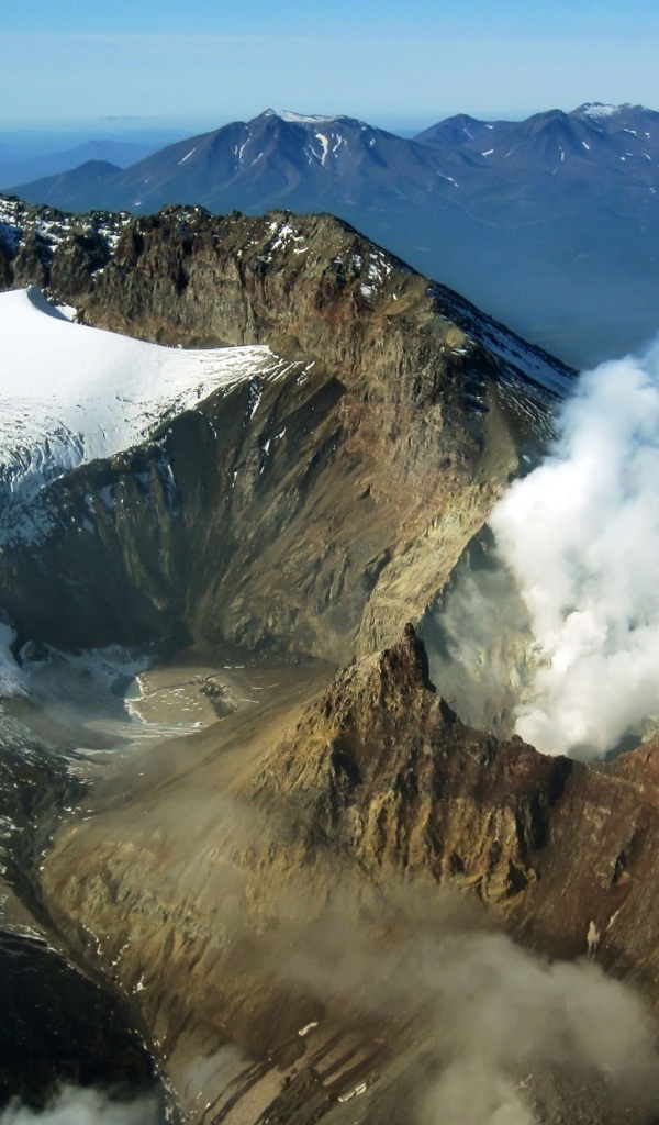 Дымящийся вулкан, Камчатка Россия 