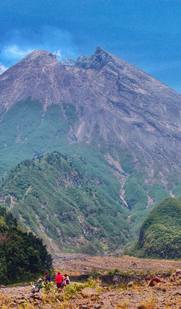 Вид на вулкан Мерапи,  Индонезия 