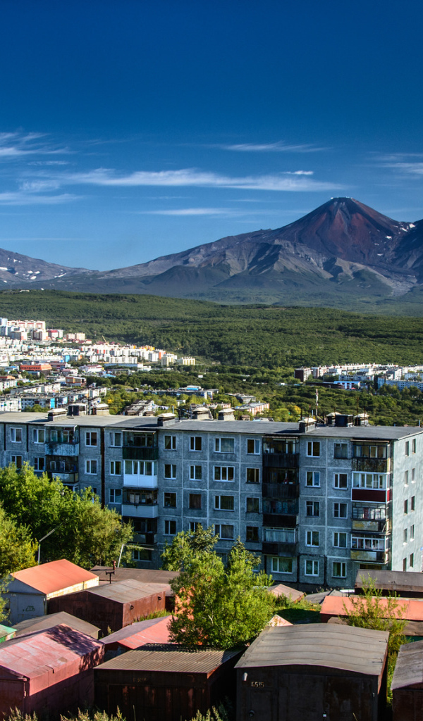 Вид на  вулкан Авачинская сопка, Камчатка 