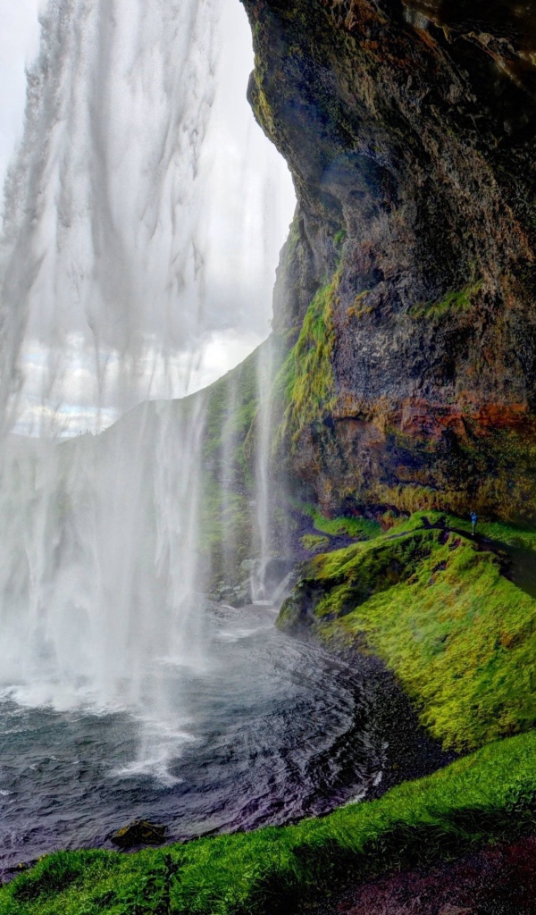 Красивый водопад Сельяландсфосс, Исландия