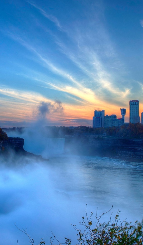 Ниагарский водопад под красивым небом