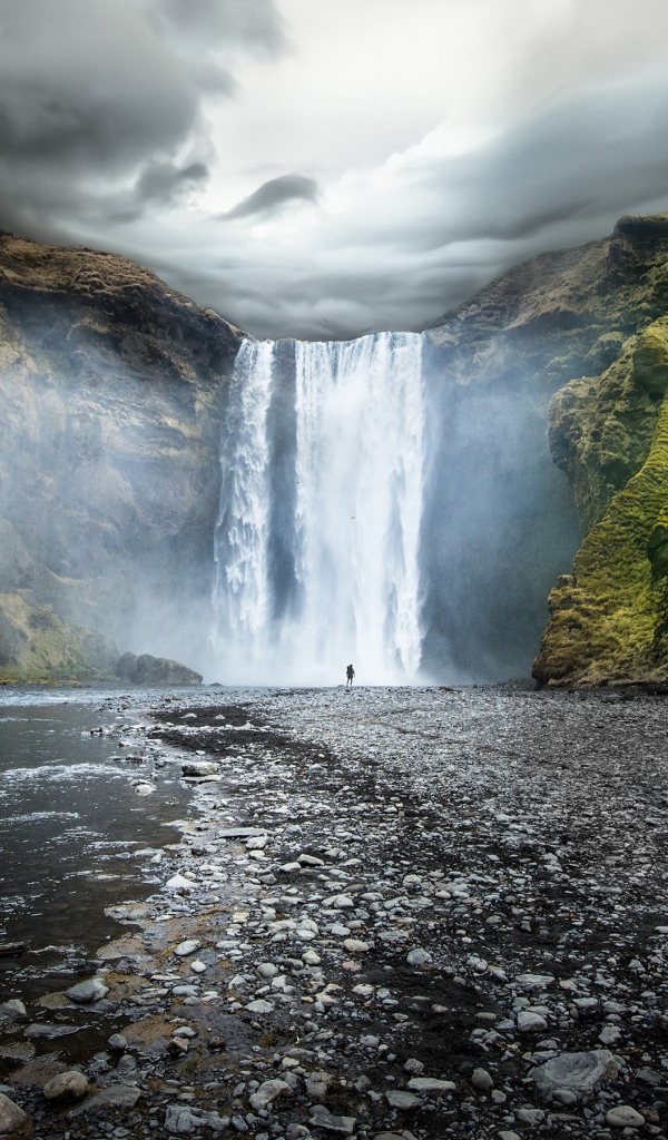 Живописный водопад Скоугафосс, Исландия 