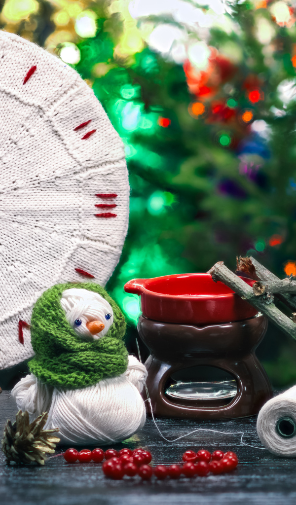 Новогодние часы со снеговиками из нитей