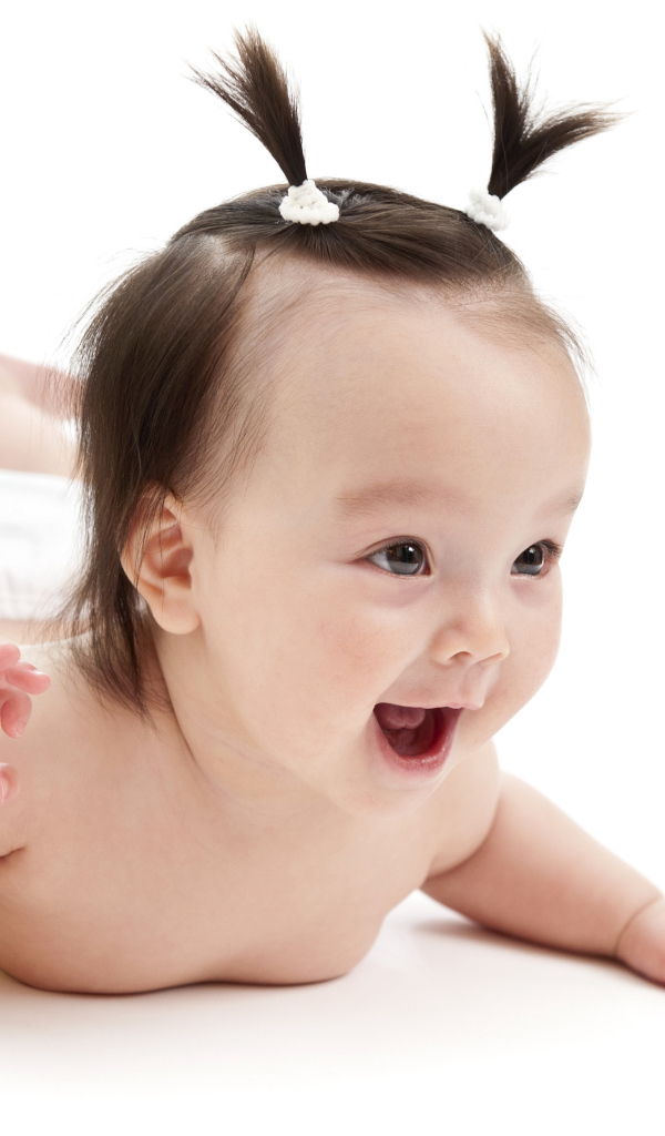 Девочка младенец с хвостиками на голове