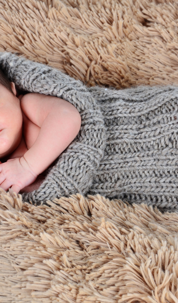 Милый спящий маленький мальчик 