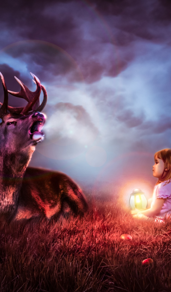 Маленькая девочка с большим оленем