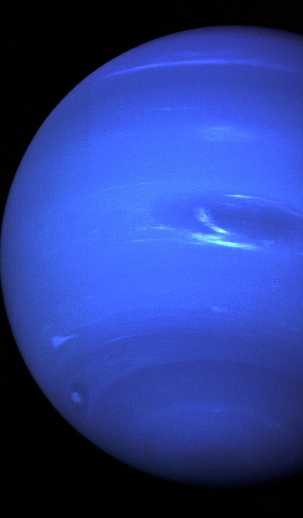 Большая планета Нептун в сравнении с землей 