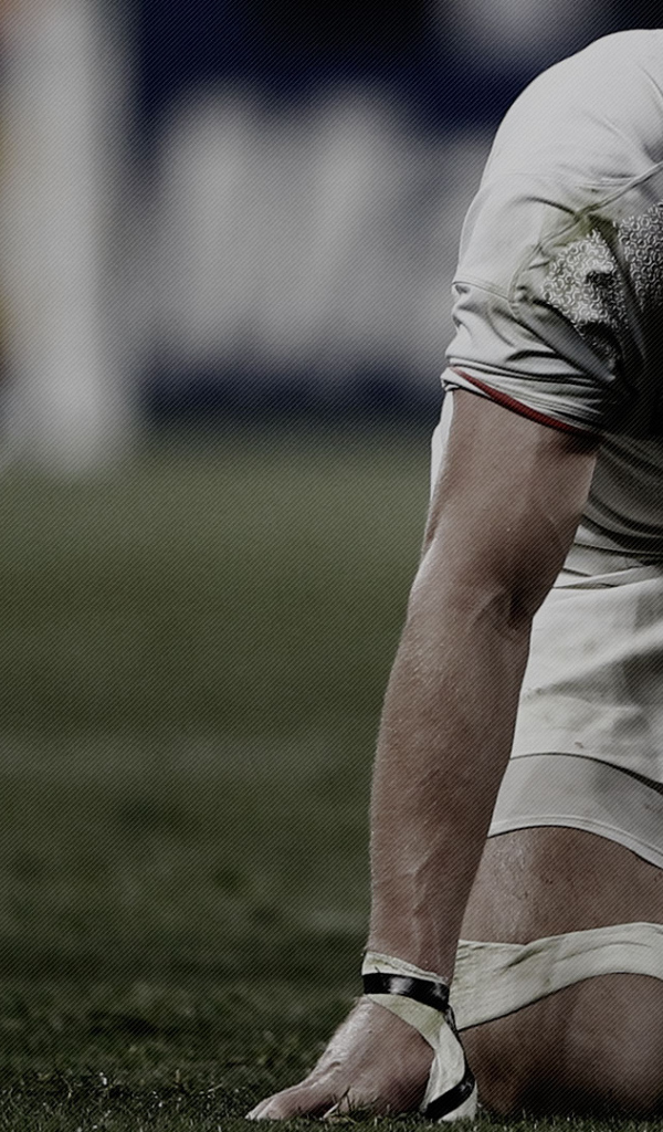 Спортсмен регбист на поле 