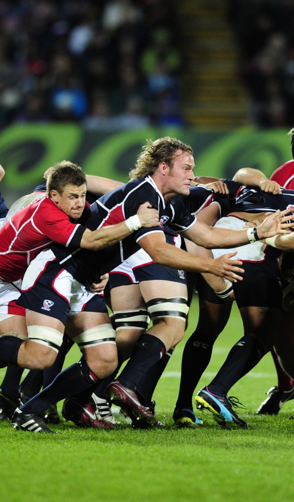 Борьба команд по регби на поле 