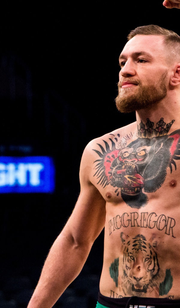 Мастер смешанных боевых искусств Конор Макгрегор радуется победе