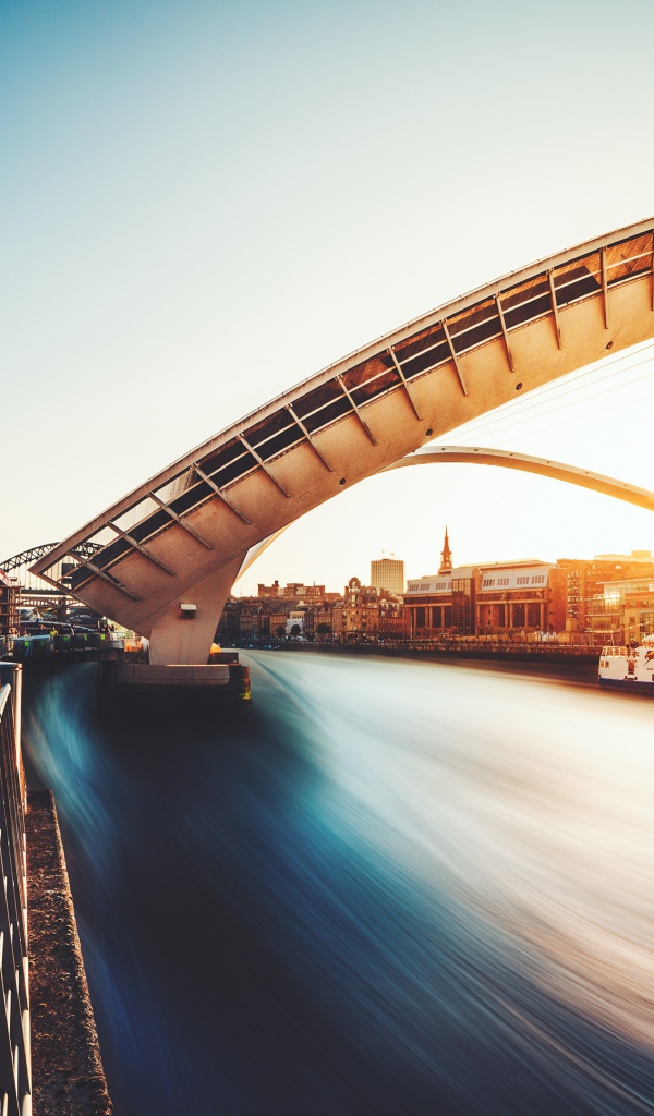 Арочный мост Миллениум город Гейтсхеде, Великобритания 