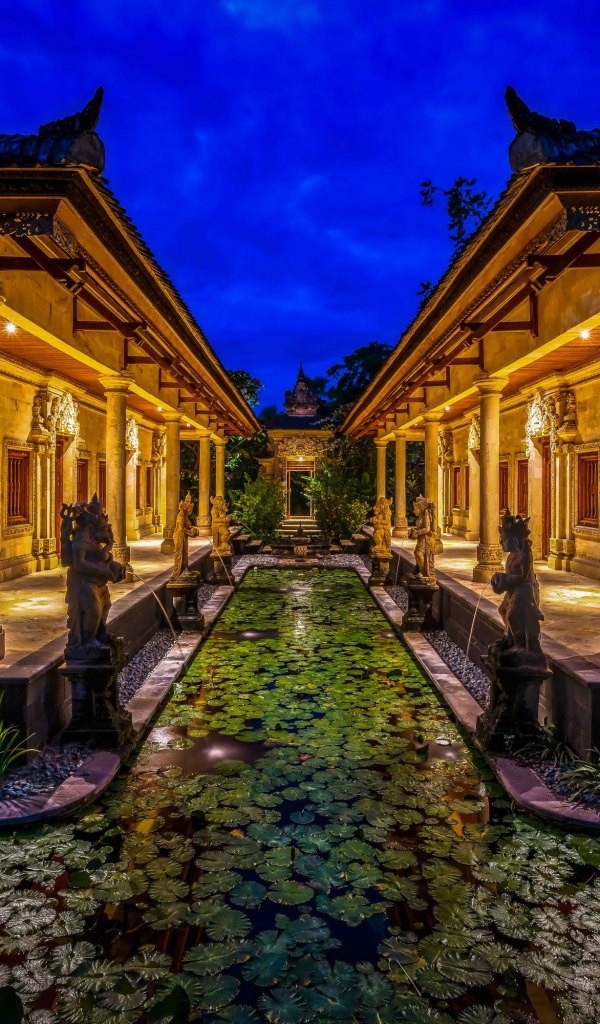 Красивая архитектура отеля на Бали, Индонезия 