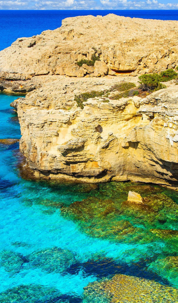 Кристальная вода и каменные пещеры мыса Греко,  Кипр 