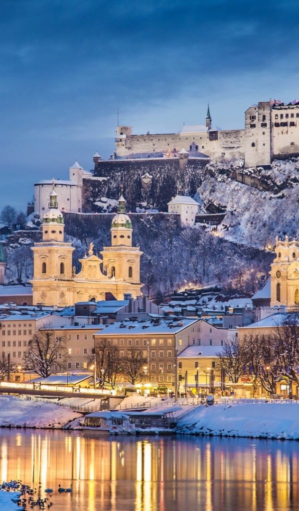 Вечерний зимний Зальцбург, Австрия 