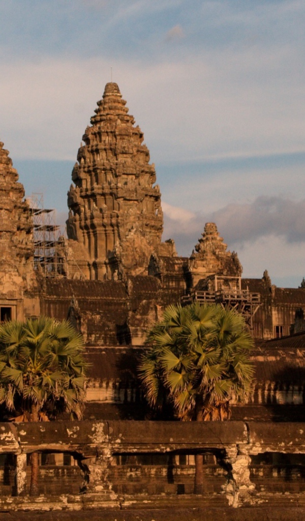 Старинный храмовый комплекс Ангкор Ват 