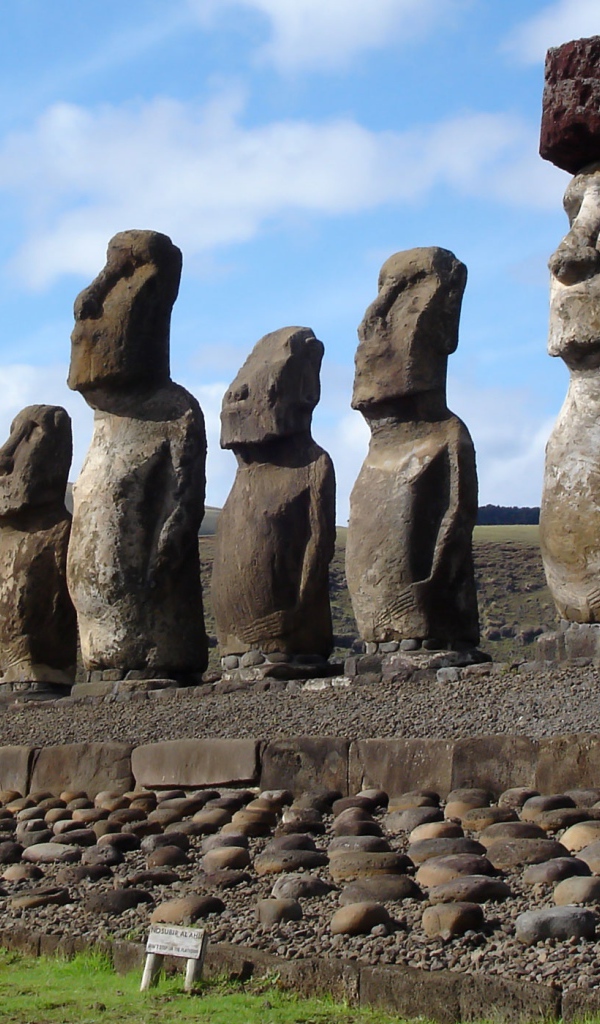 Каменные монолитные статуи Моаи, Чили 