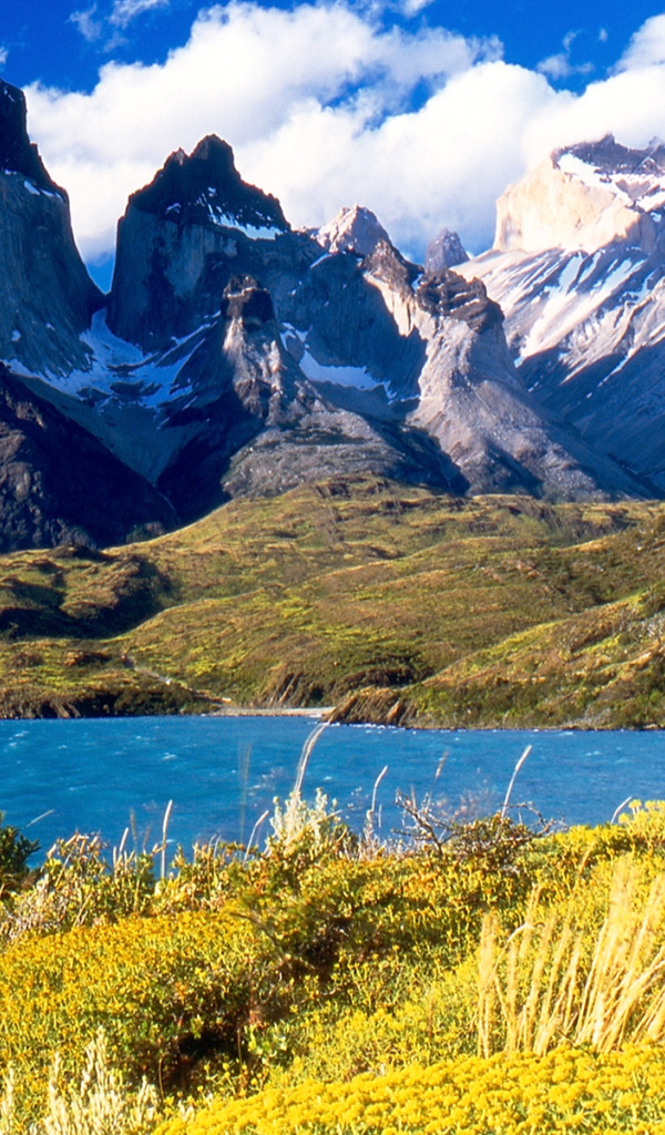 Горы Анды в солнечном свете, Чили 