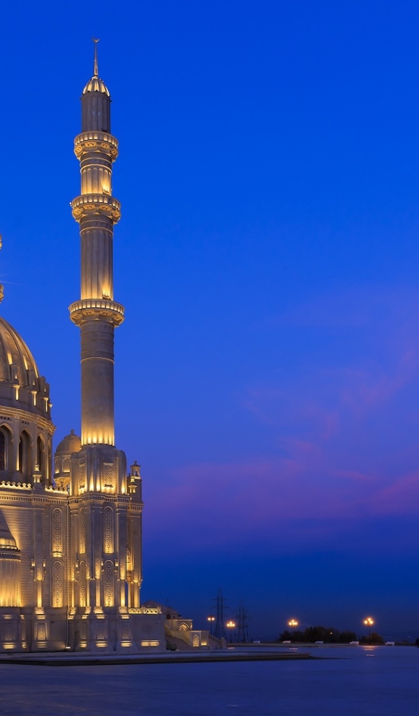 Мечеть Гейдара ночью, Баку. Азербайджан 