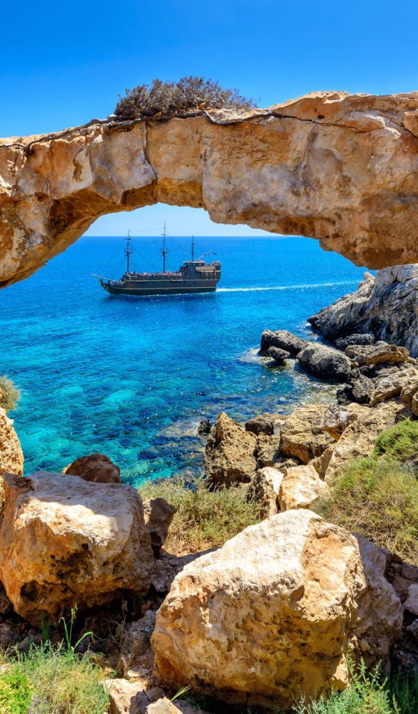 Красивый город курорт Айя-Напа, Кипр 