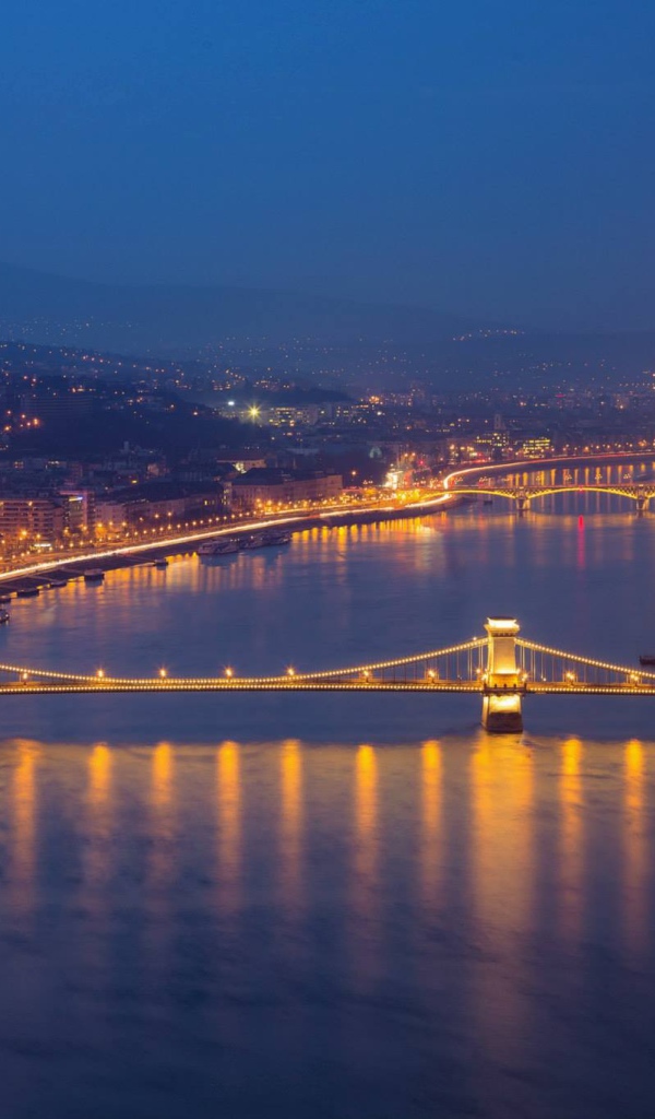 Вид на ночной город Будапешт и реку Дунай, Венгрия 