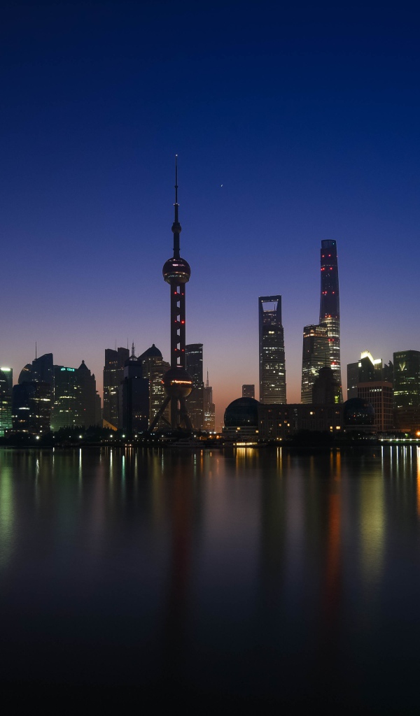 Вид на район Хуанпу на фоне реки. Шанхай