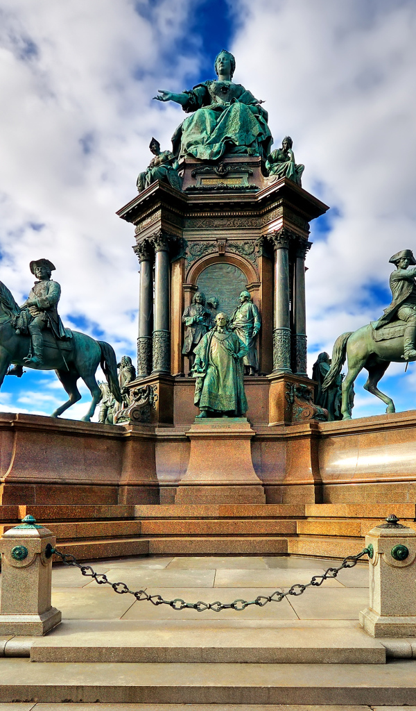 Красивый памятник Марии Терезии, Вена. Австрия 