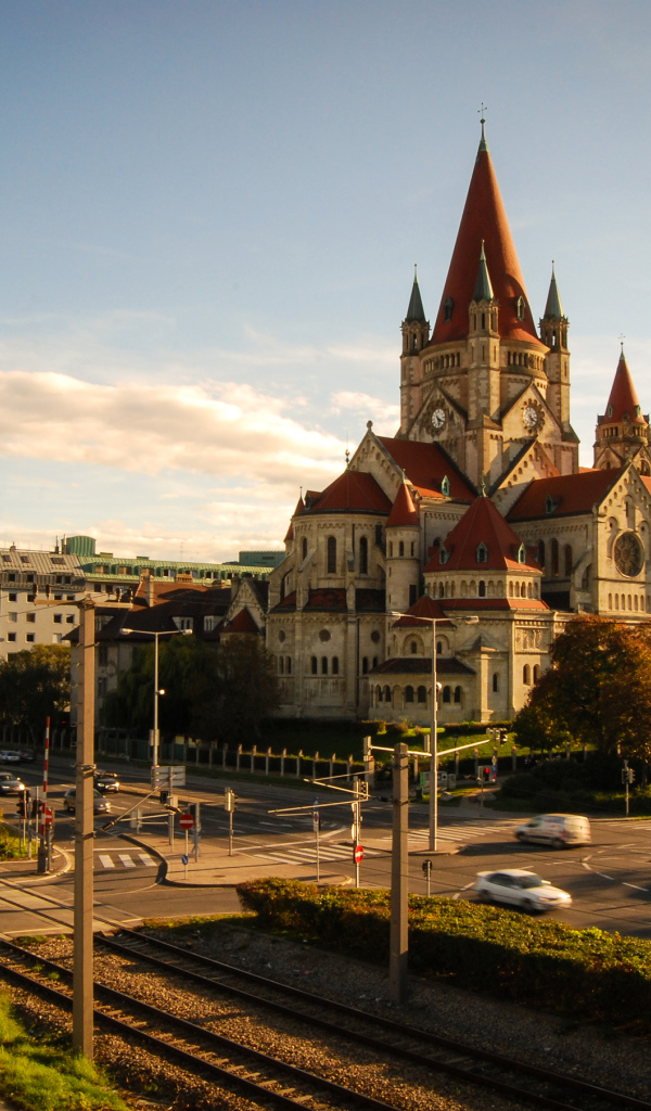 Вид на город и церковь Франциска Ассизского, Вена. Австрия 