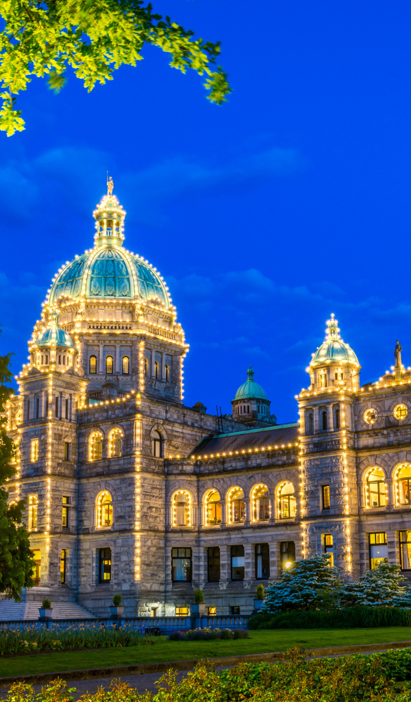 Парламент Британской Колумбии в гирляндах, Ванкувер. Канада